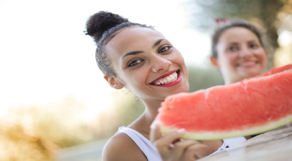 Gezonde snacks voor onderweg op vakantie: zo blijf je energiek op reis