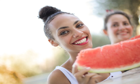 Gezonde snacks voor onderweg op vakantie: zo blijf je energiek op reis